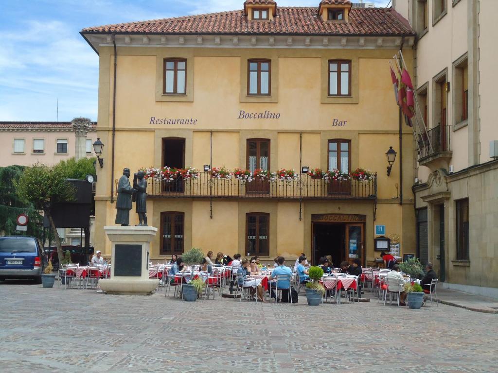 Hostal Restaurante Boccalino León Exterior foto